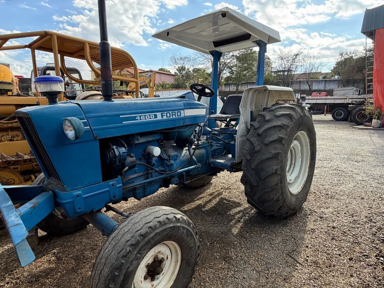 Vendo trator Ford 6600