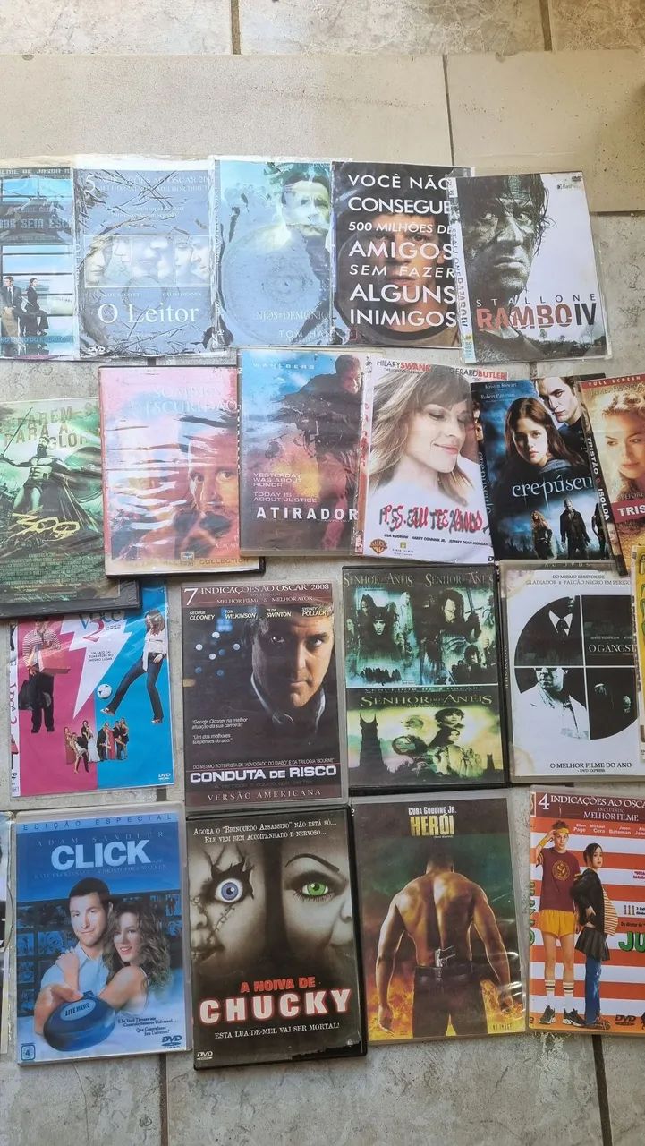VENDO 24 DVDS DE FILMES DIVERSOS - Foto 2