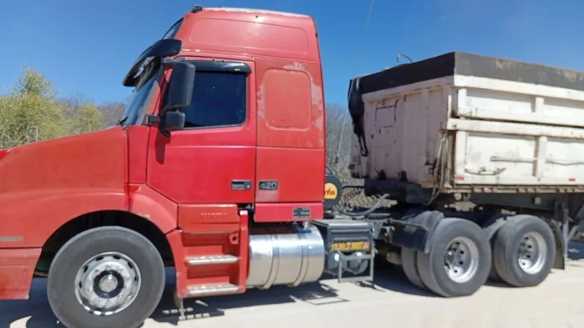 Volvo Nh 2002 completo, trabalhando, todo original - Foto 4