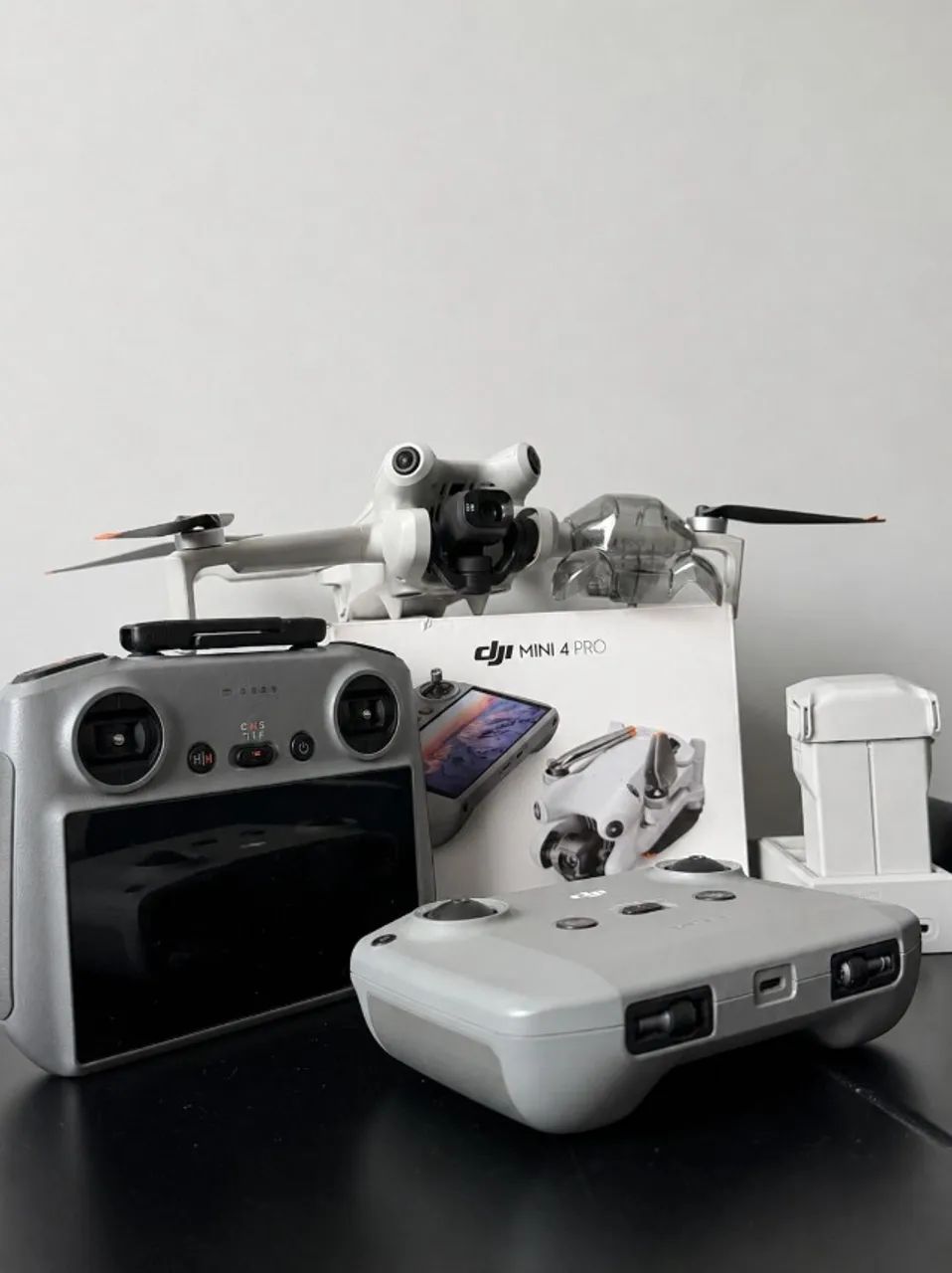 DJI Mini 4 Pro + Controle RC 2 (com tela)