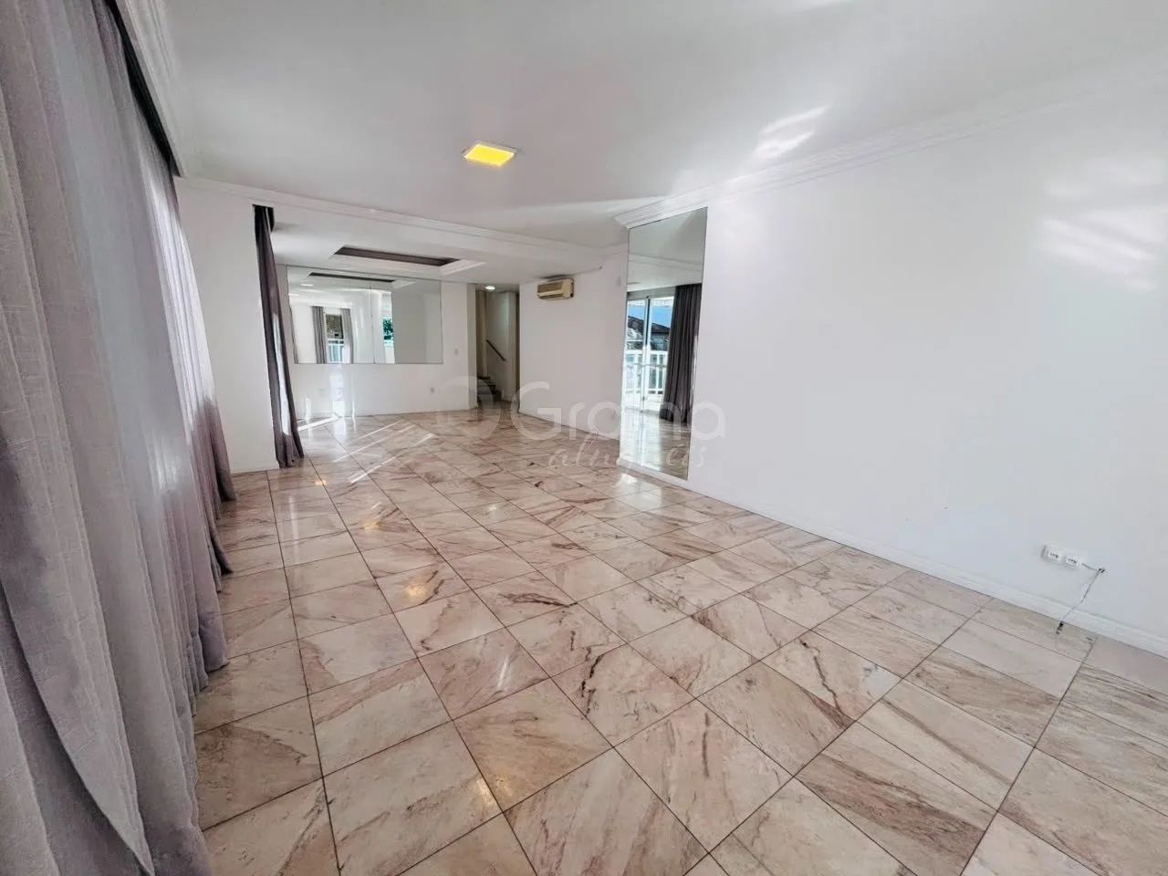 4 quartos e 3 vagas de garagem na Agronômica - Foto 5