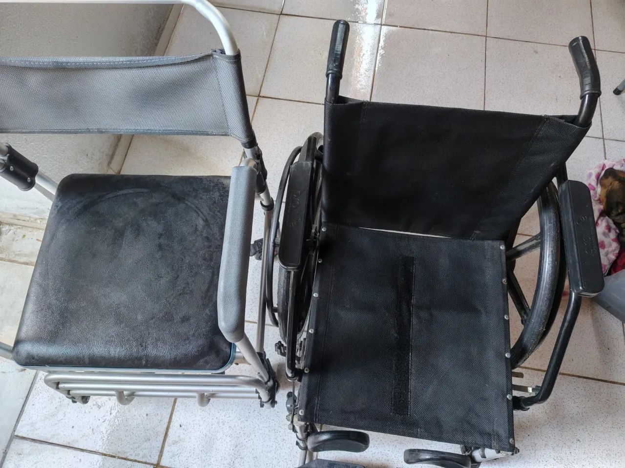 Cadeira de banho e cadeira de rodas  - Foto 2