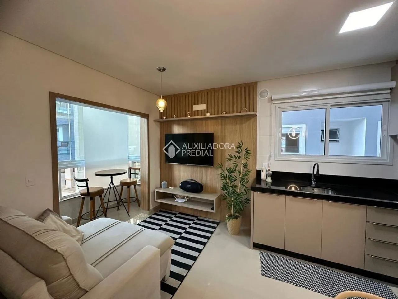 Aparatamento Mobiliado, com 2 quartos, 55m, 450 metros do mar - Praia Grande