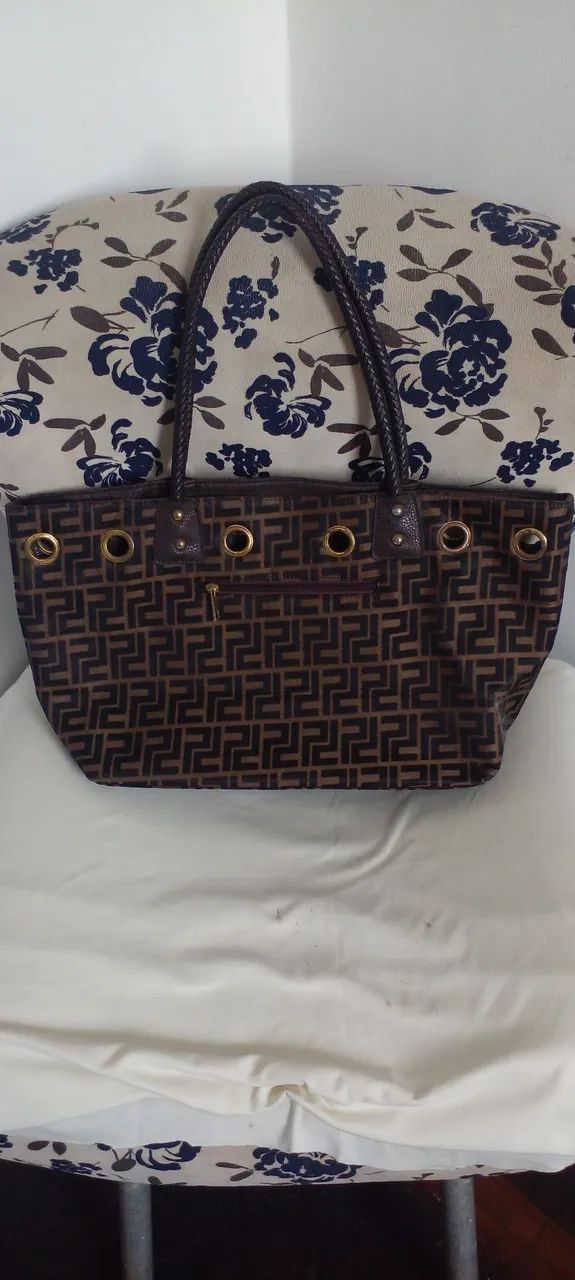 Bolsa famosa  lona e alsa de couro  em bom estado