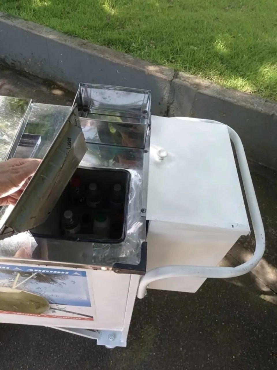 Carrinho de Água de Coco com guarda sol e rodas traseiras pneumáticas. - Foto 3