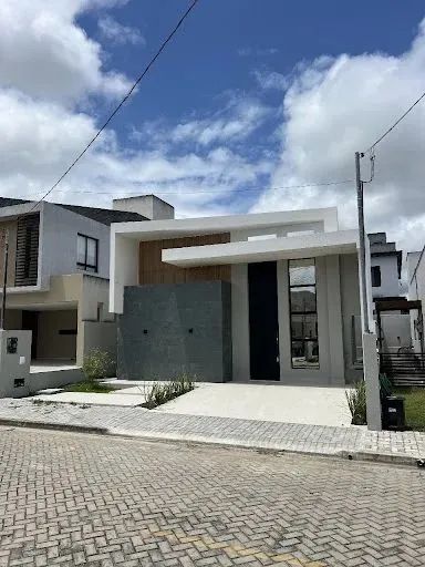 Casa Nova em condomínio fechado com 3 suítes 105 m²