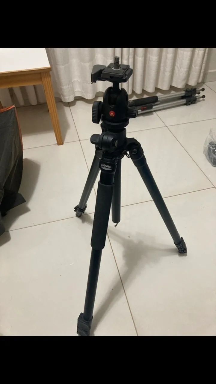 Tripé Benro cabeça Manfrotto