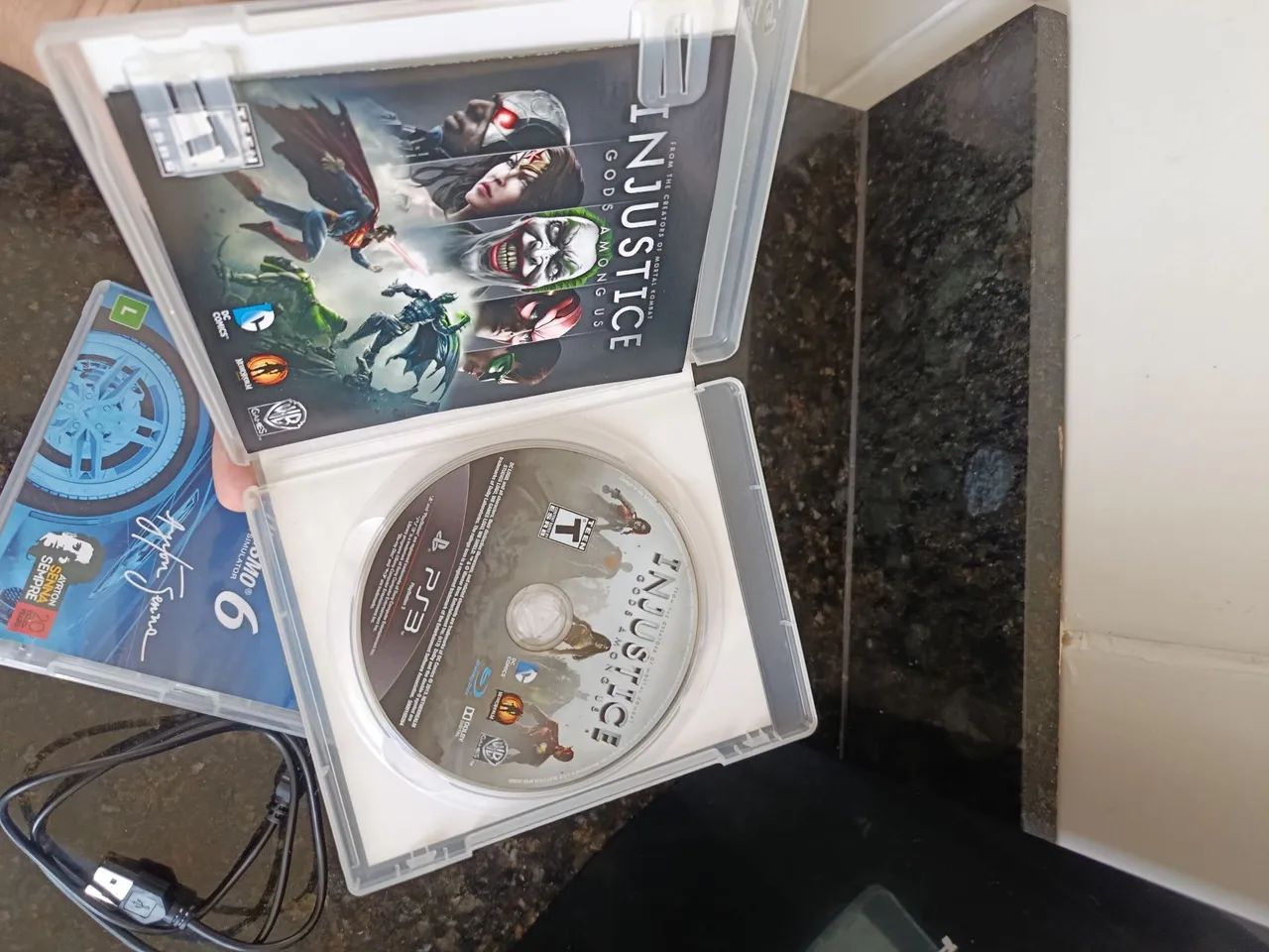 Ps3 + 2 manetes e 2 jogos originais  - Foto 5