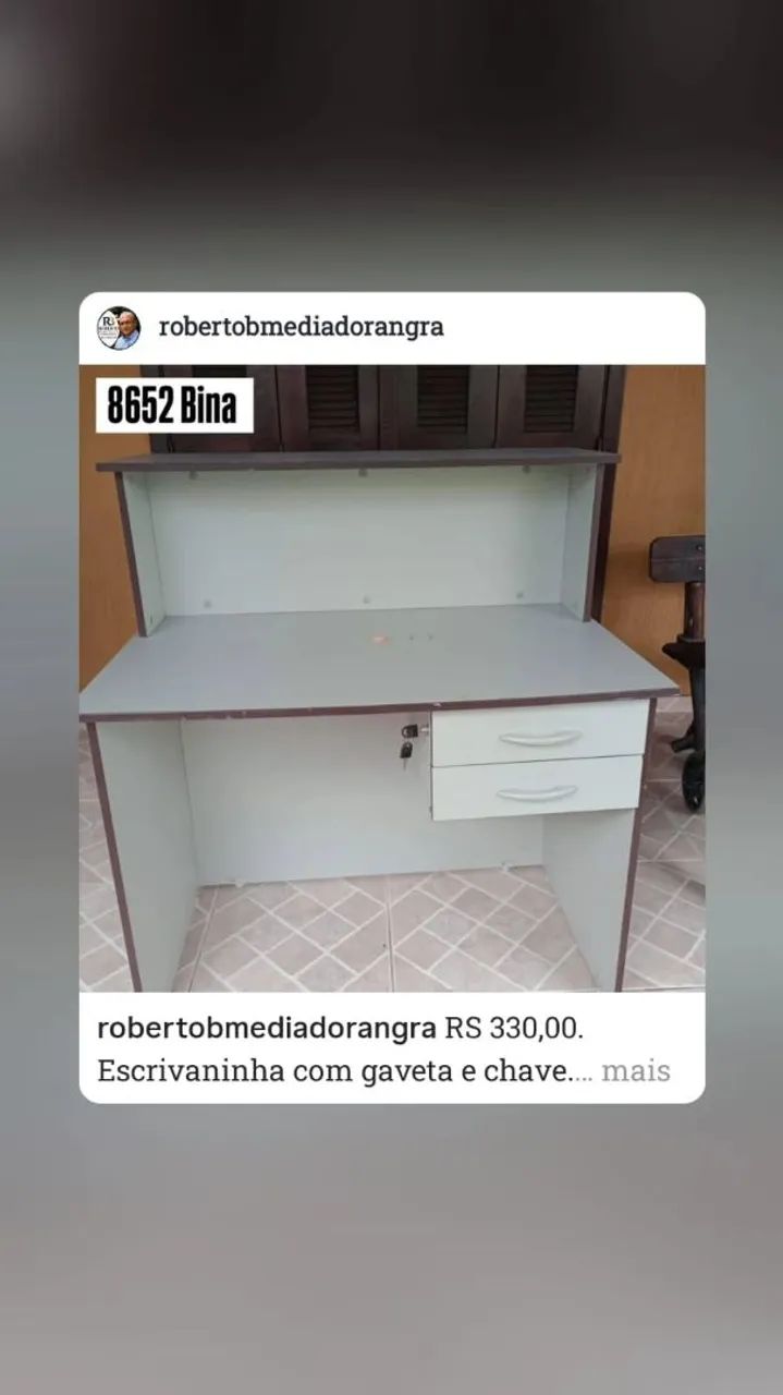 Escrivaninha com gaveta e chave