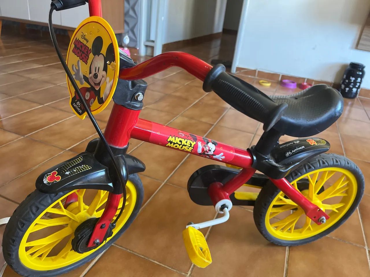 Bicicleta aro 12 Nathor com rodinhas do Mickey Mouse  - Foto 2