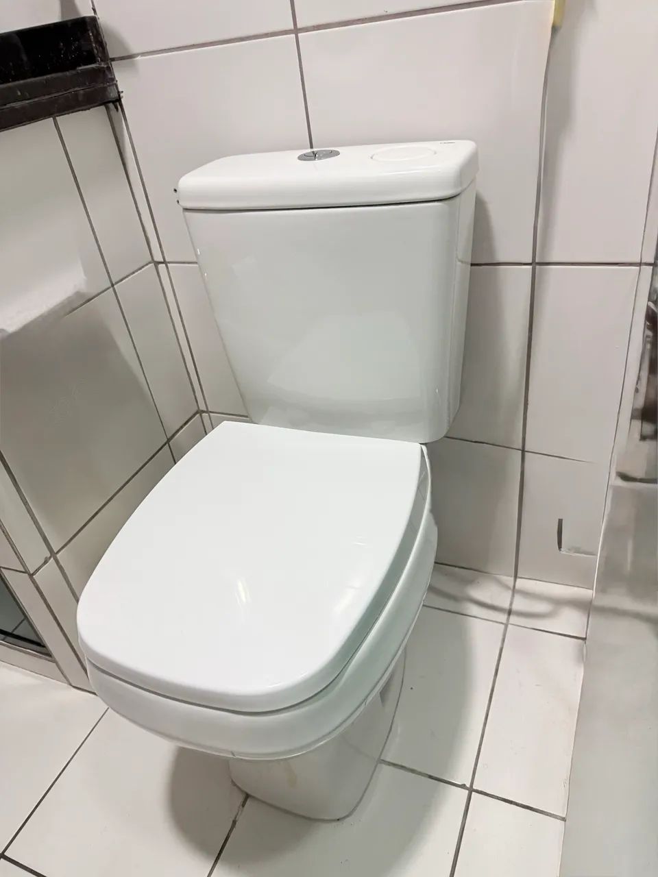 Vaso Sanitário Celite com Caixa Acoplada e Assento - Branco - Dual Flush
