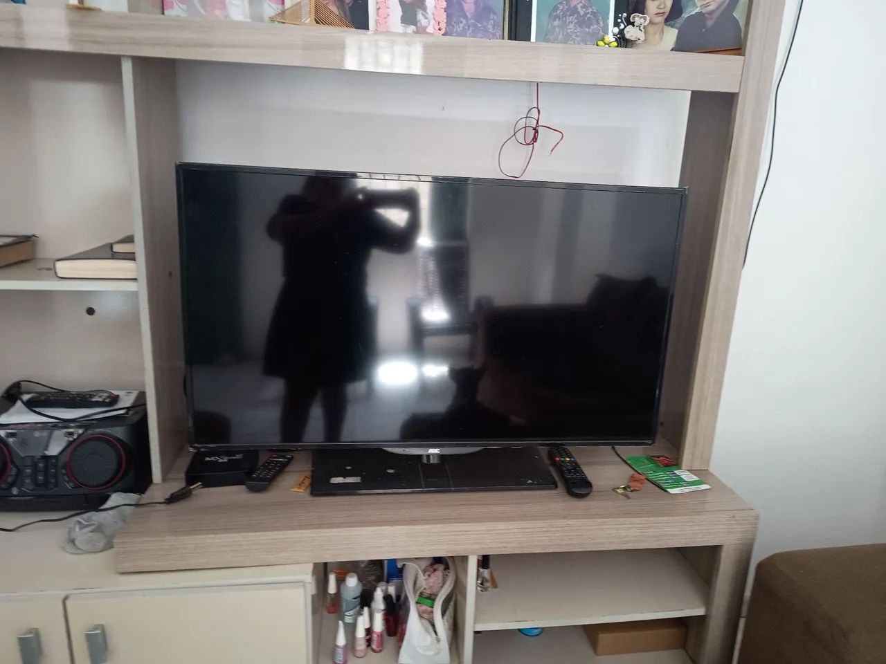 Vendo está TV a tv tem defeito nenhum funciona muito bem nunca foi aberta 