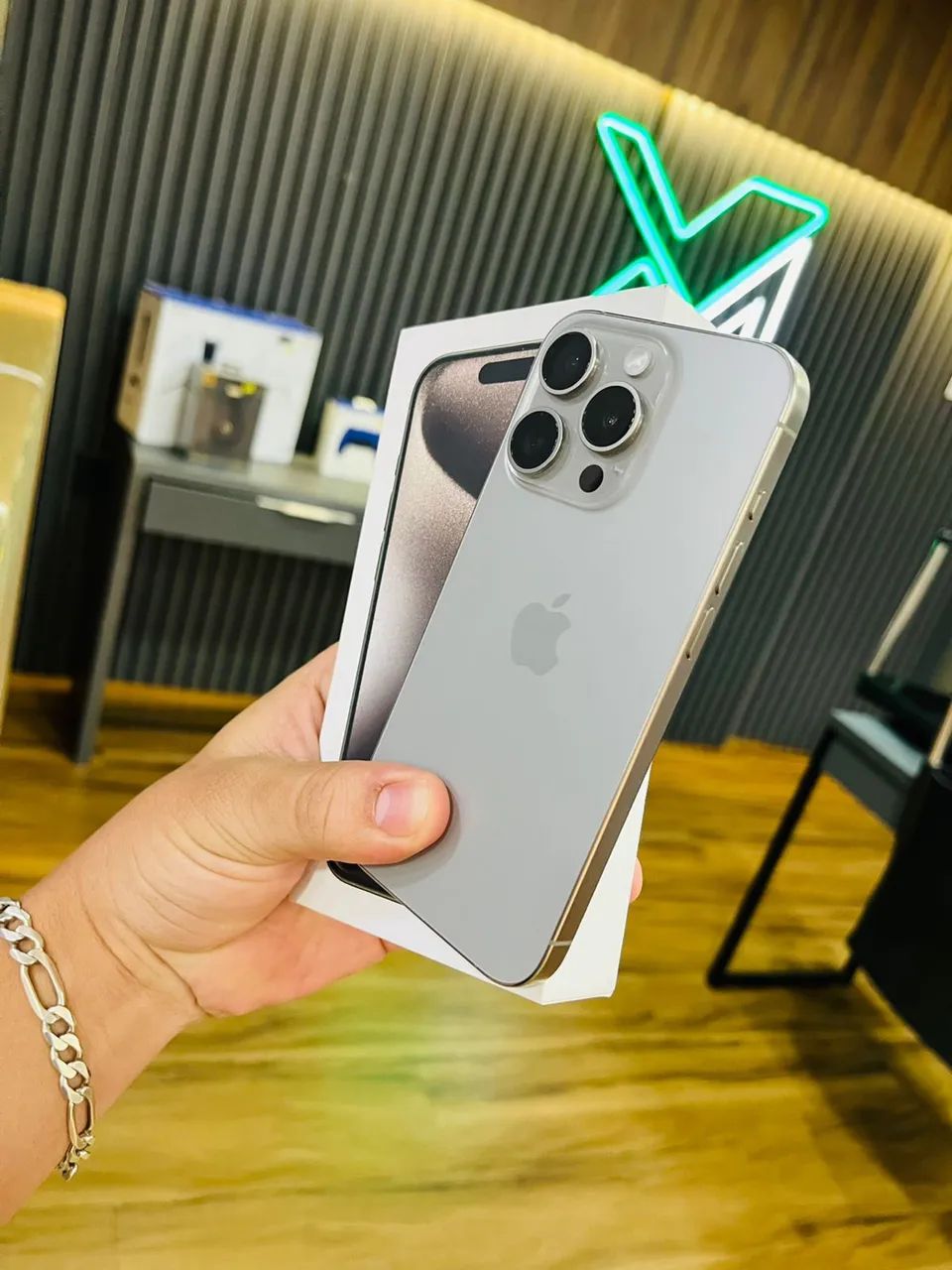 iPhone 15 pro maxx com garantia / avance nessa quinta feira  - Foto 2
