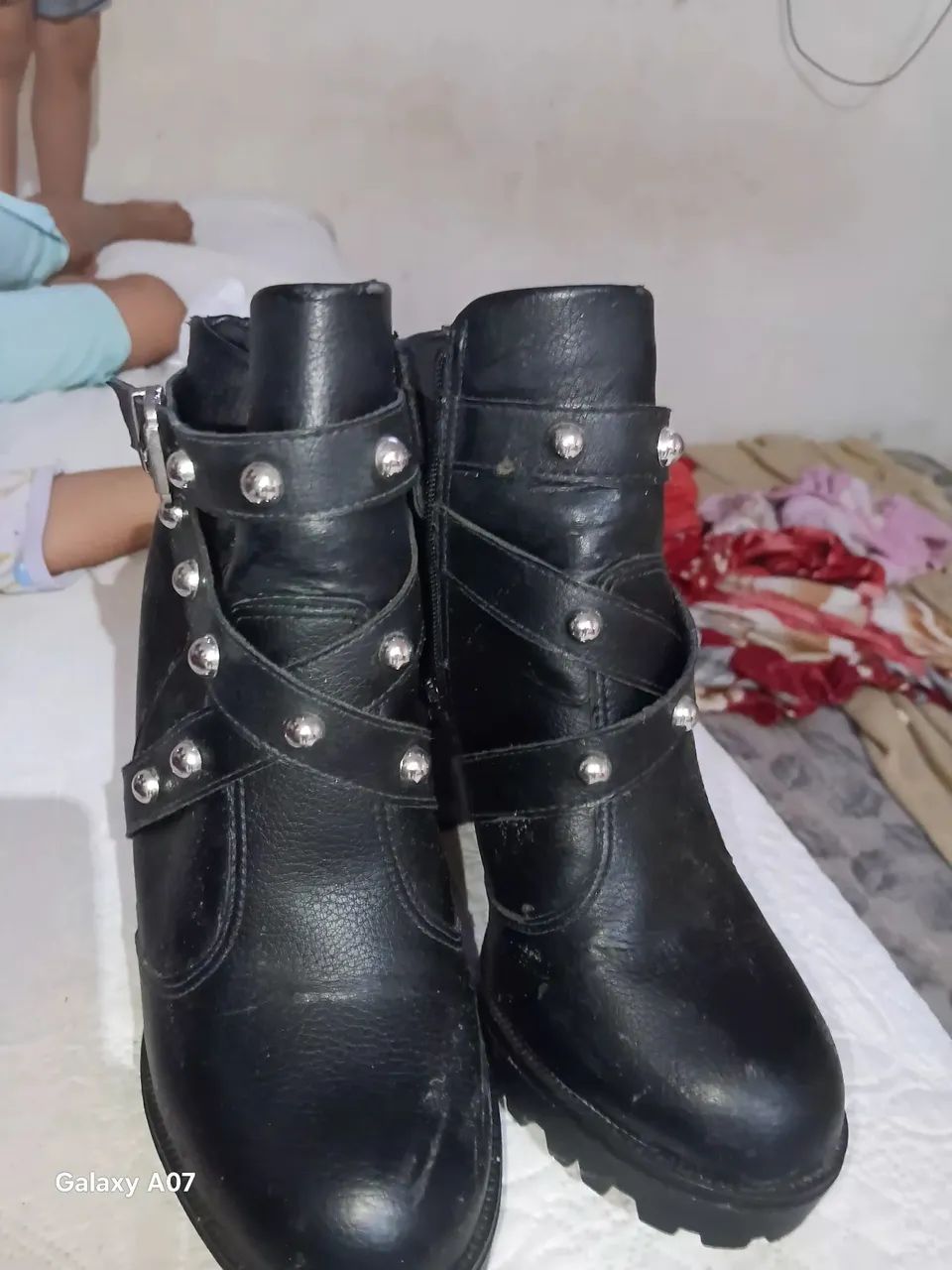 Bota de couro ferminina - Foto 2