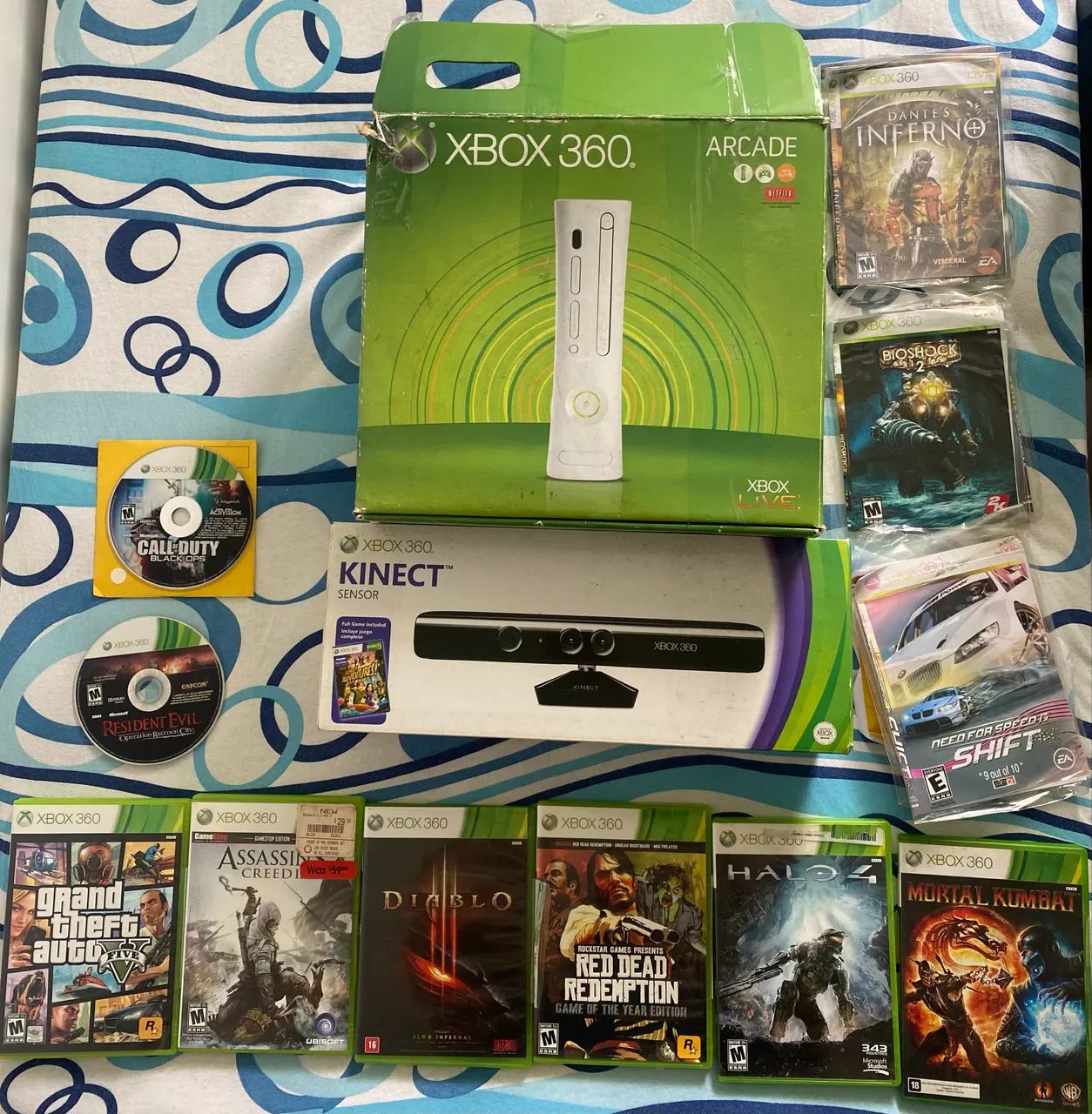 X-box 360 com diversos jogos