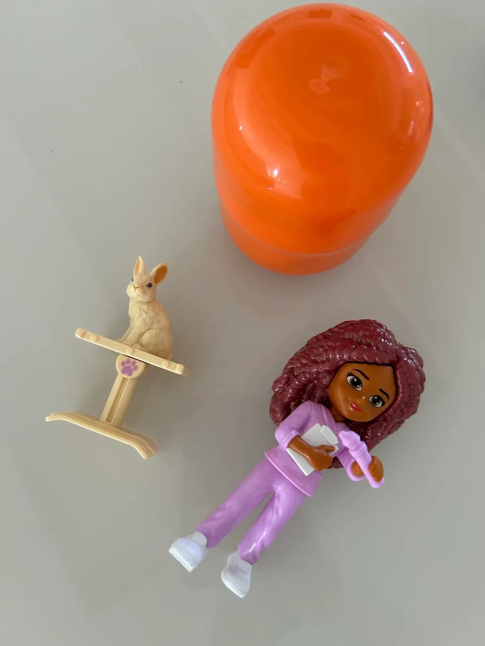Kinder ovo maxi veterinária morena. Páscoa 