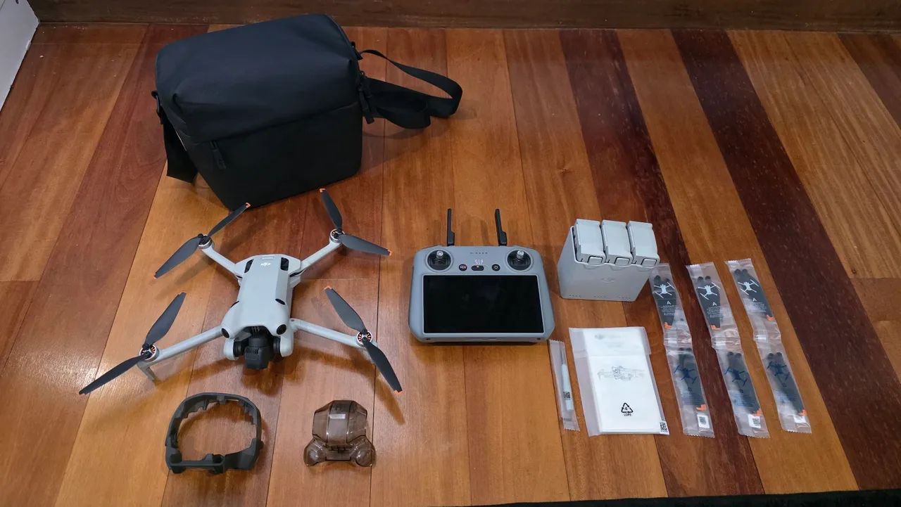 Drone DJI Mini 4 Pro Fly More Plus