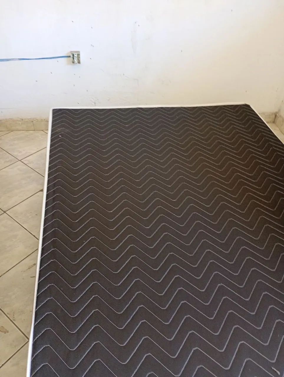 Cama de casal com base firme e colchão - Foto 2