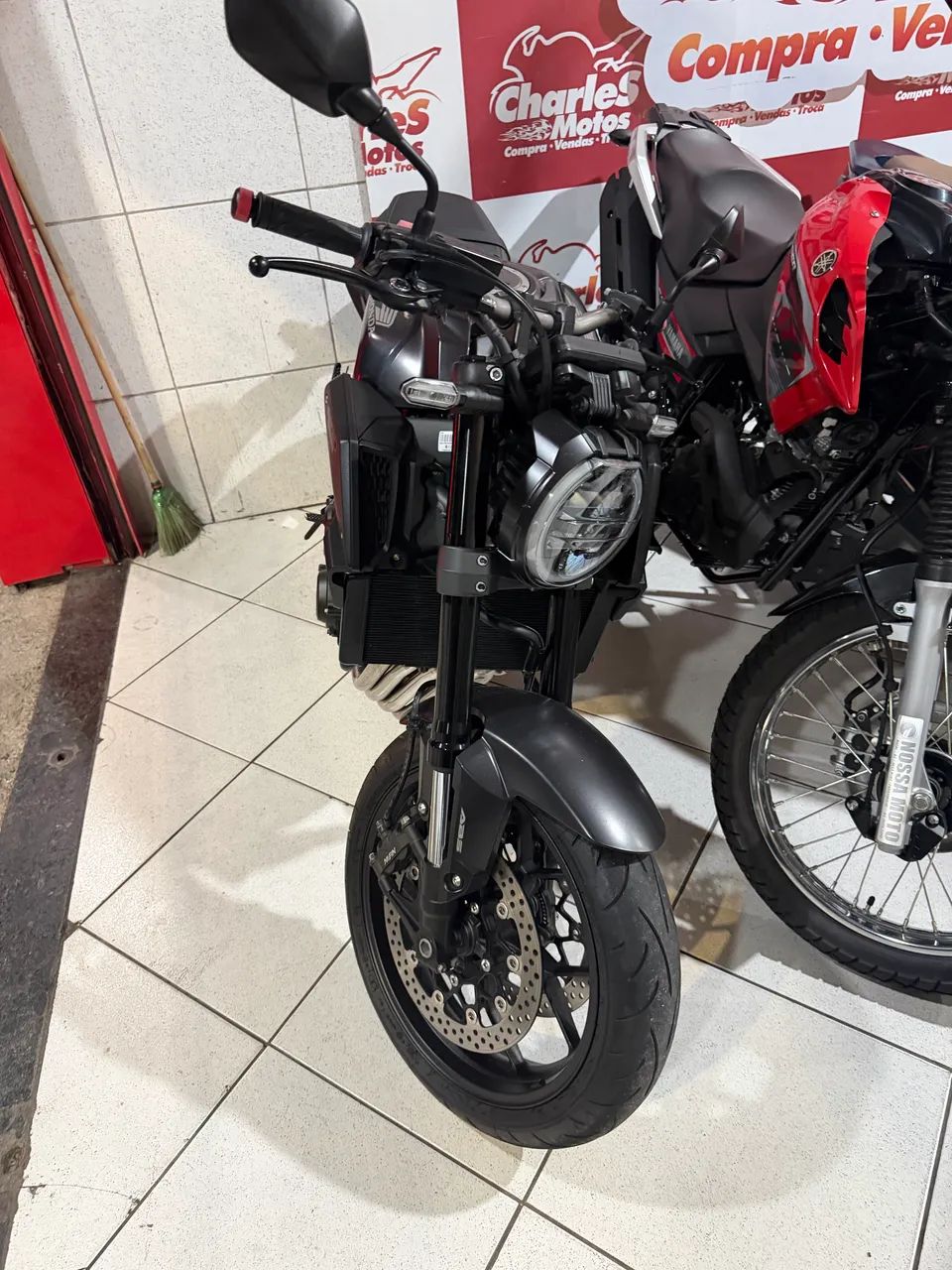 Cb650r 2024 com 3.800km  - Foto 3