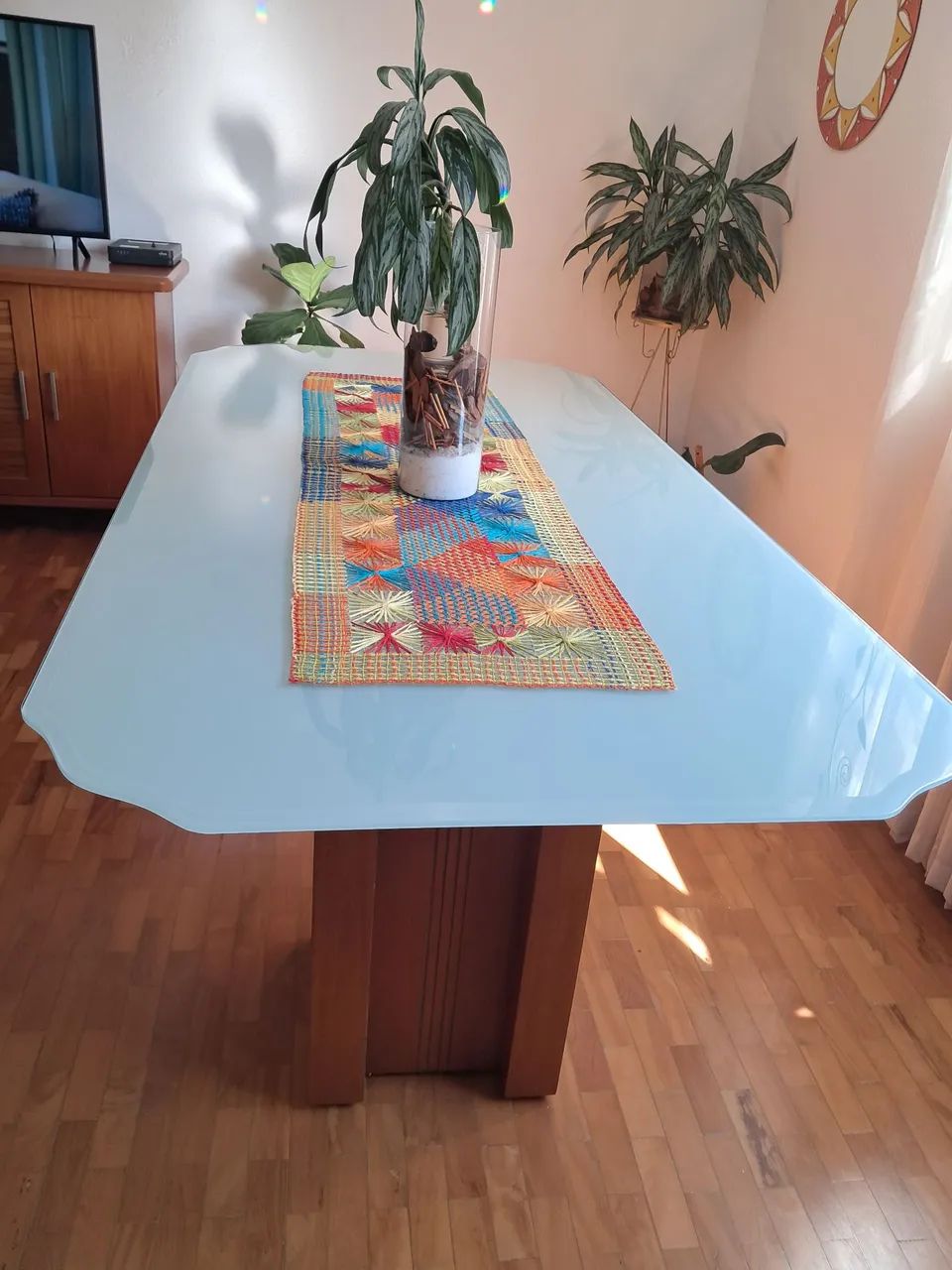 Mesa de jantar com 8 cadeiras, vidro bisotê temperado 8mm,  medindo 2x1 - Foto 2