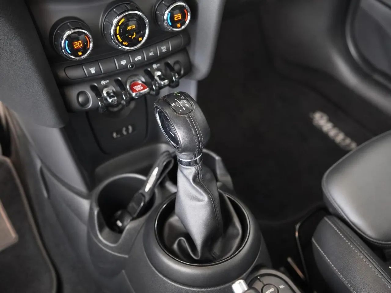 MINI Cooper 1.5 Turbo 12V 3p Aut., foto 12 de 17