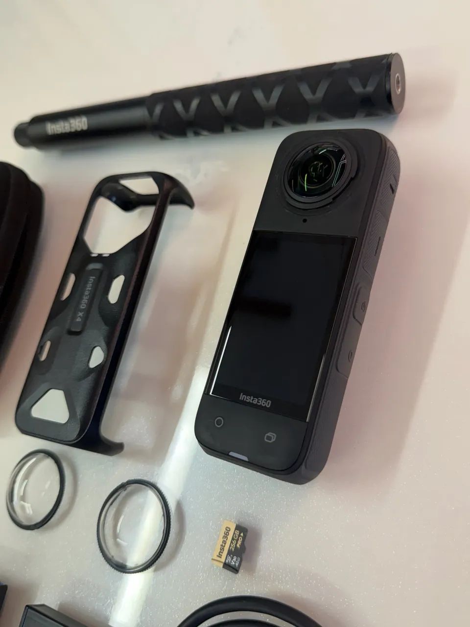 CAMERA INSTA360 X4 8K - BUNDLE COMPLETO - POUQUÍSSIMO USO - Foto 2