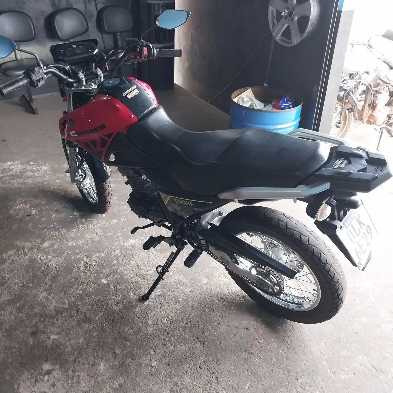 Moto com baixa quilometragem única dona com manual e chave reserva  - Foto 3