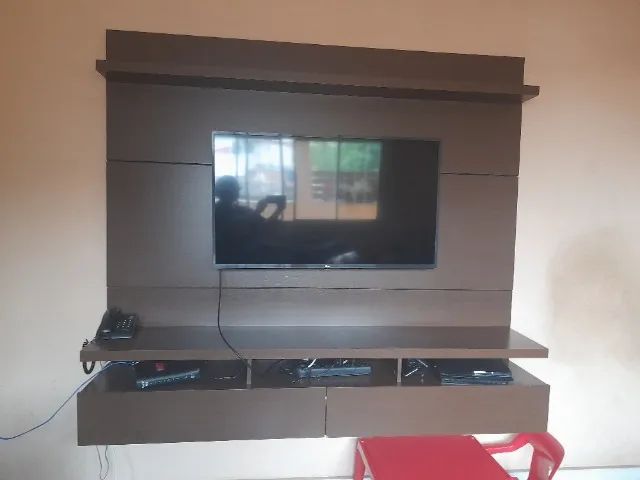 Rack suspenso com painel