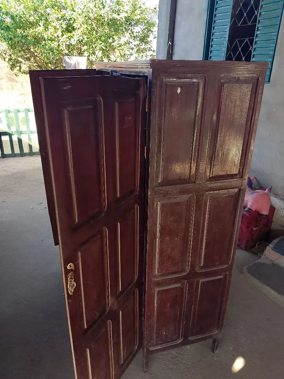 vendo guarda roupa 100% madeira em excelente estado de conservação  - Foto 2