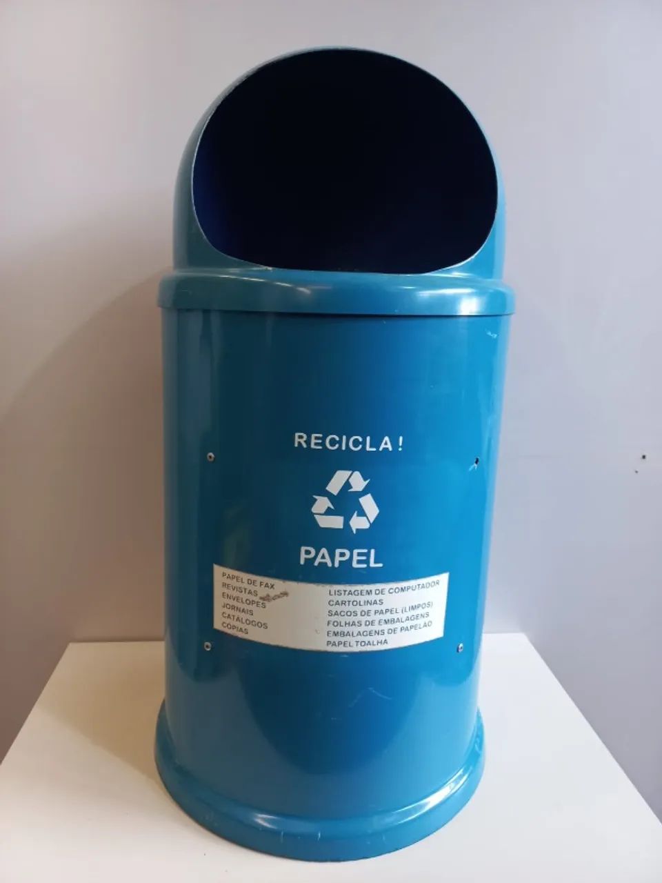 Lixeiras de fibra - 100L; (1 amarela, 3 azuis) - Foto 4