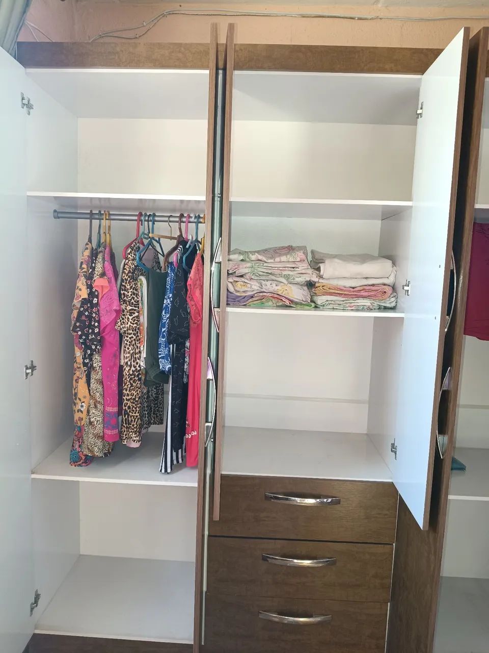 Vendo guarda roupa em ótimo estado  - Foto 3