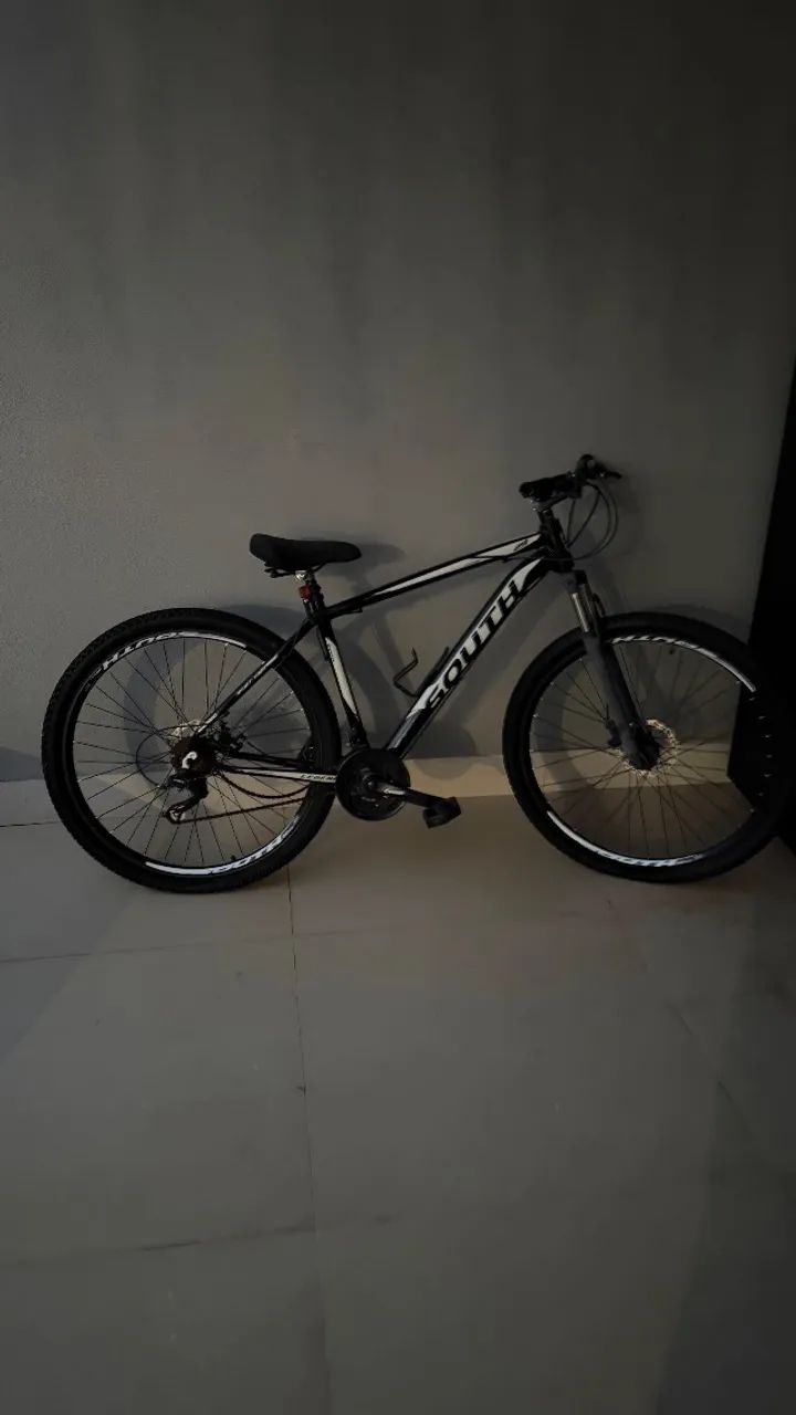 Bicicleta usada pneu novo