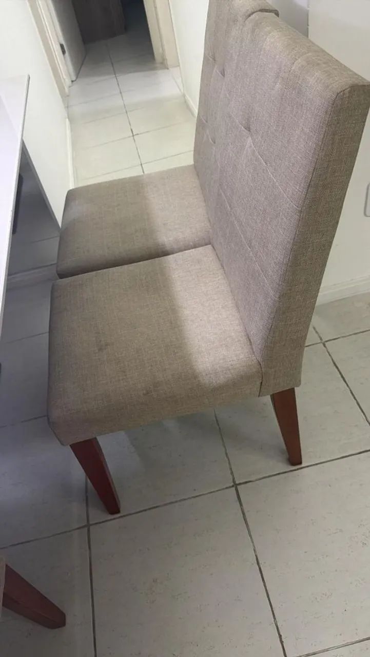 Mesa com 4 cadeiras em excelente estado - Foto 3