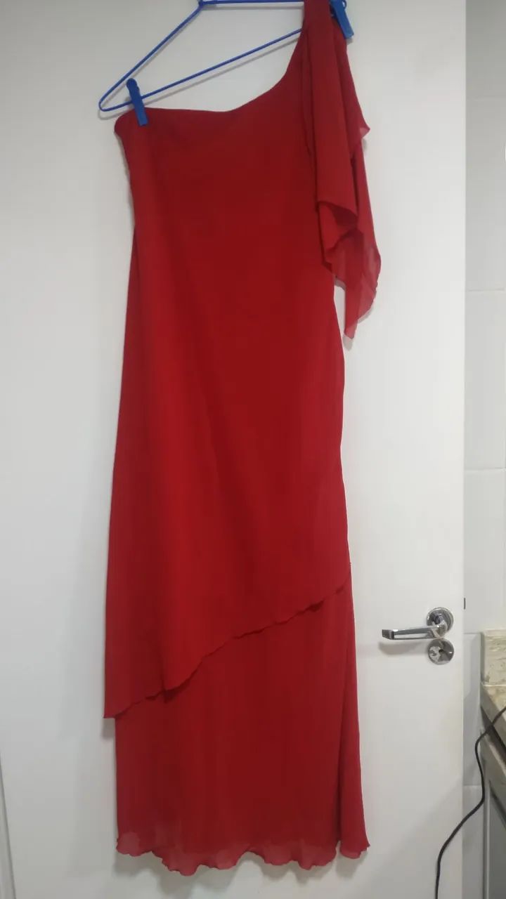 Vestido longo. Cor vermelho.