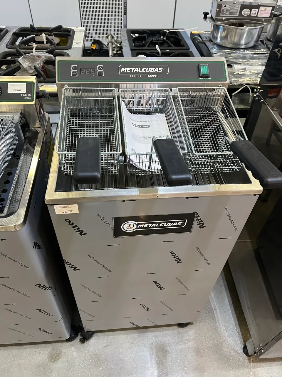 Fritadeira elétrica 3 cestos 8000w de potência nova pronta entrega 