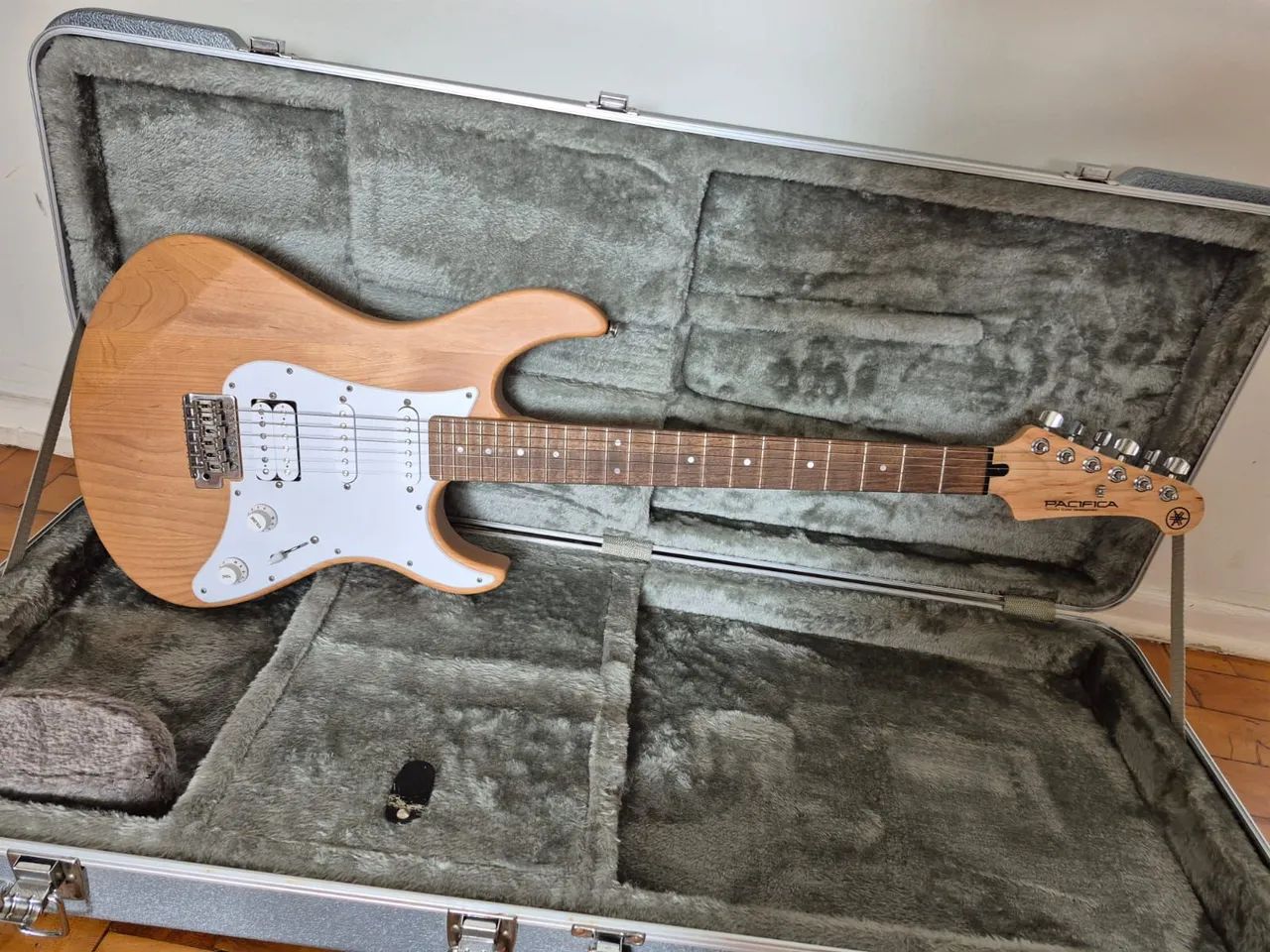 Guitarra Yamaha Pacífica pac112j