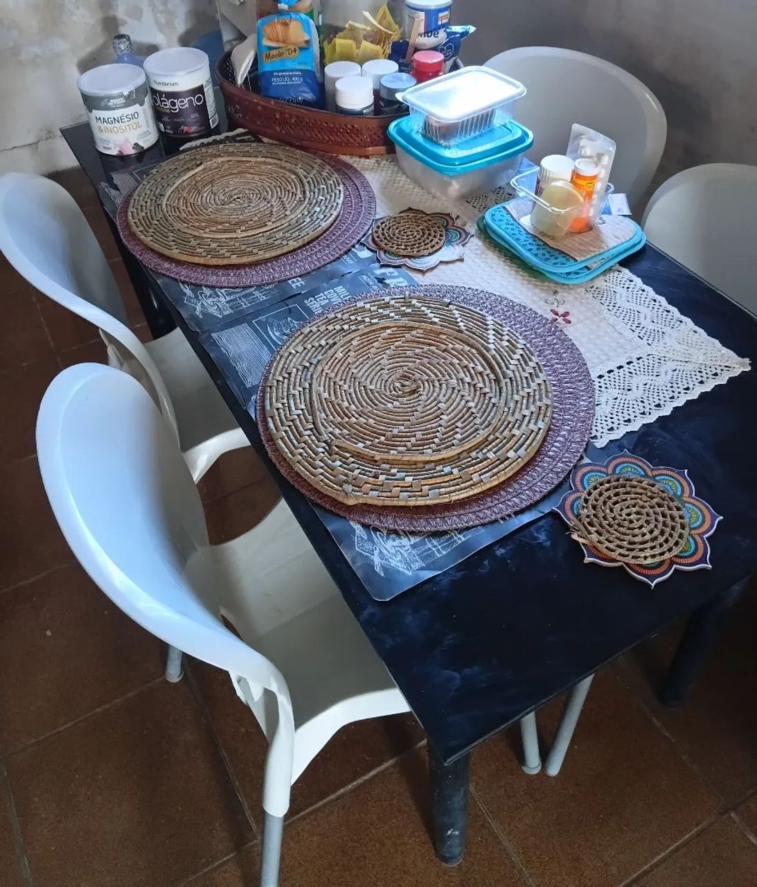 MESA + CADEIRAS 400,00