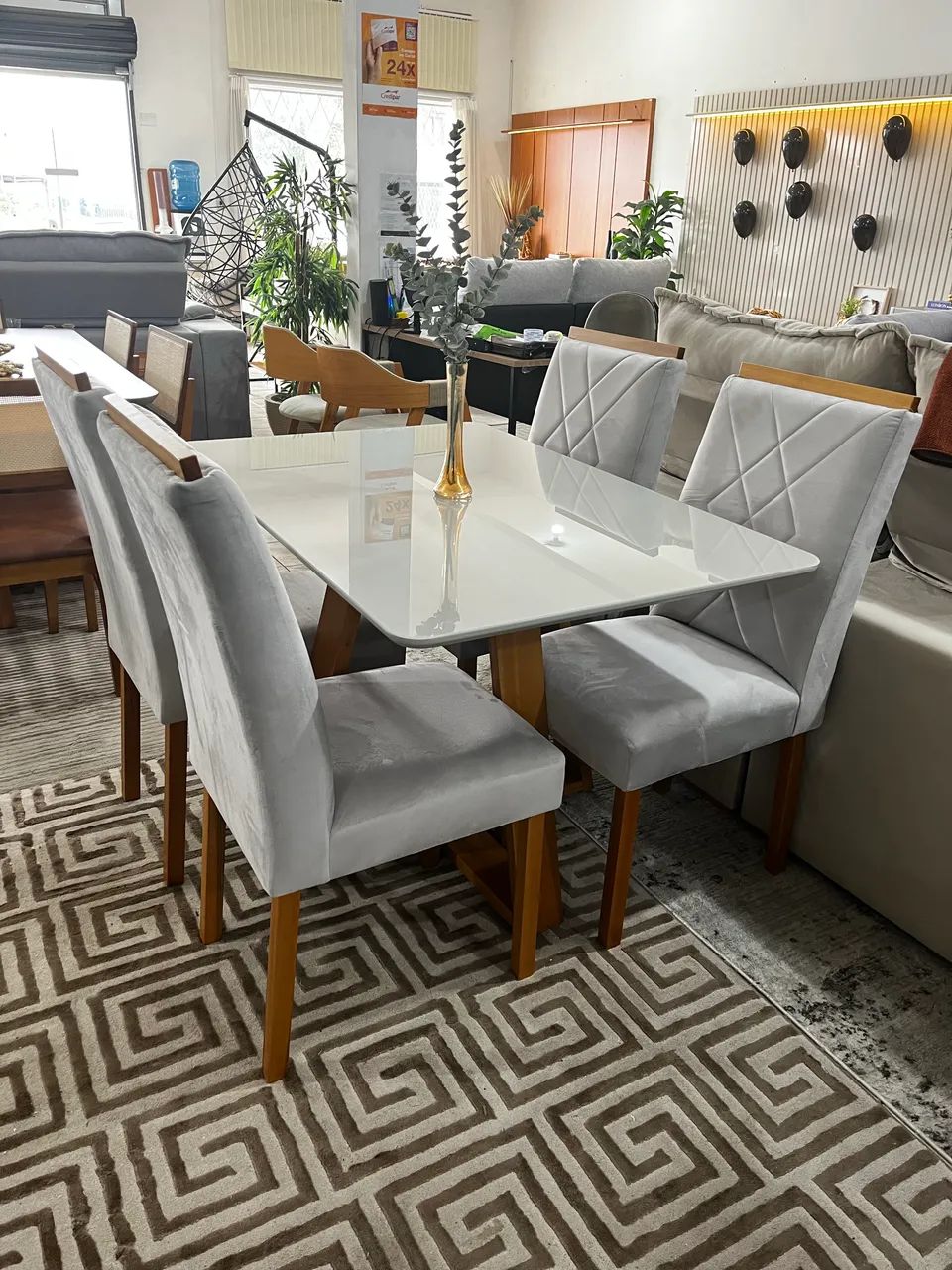 Mesa de jantar com 4 cadeiras 