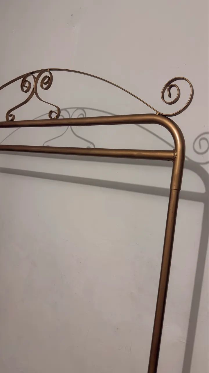 Arara de chão pra loja ou quarto - Foto 2