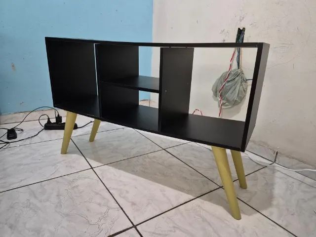 Vendo rack para Tv até 40 polegadas (pés retrô)