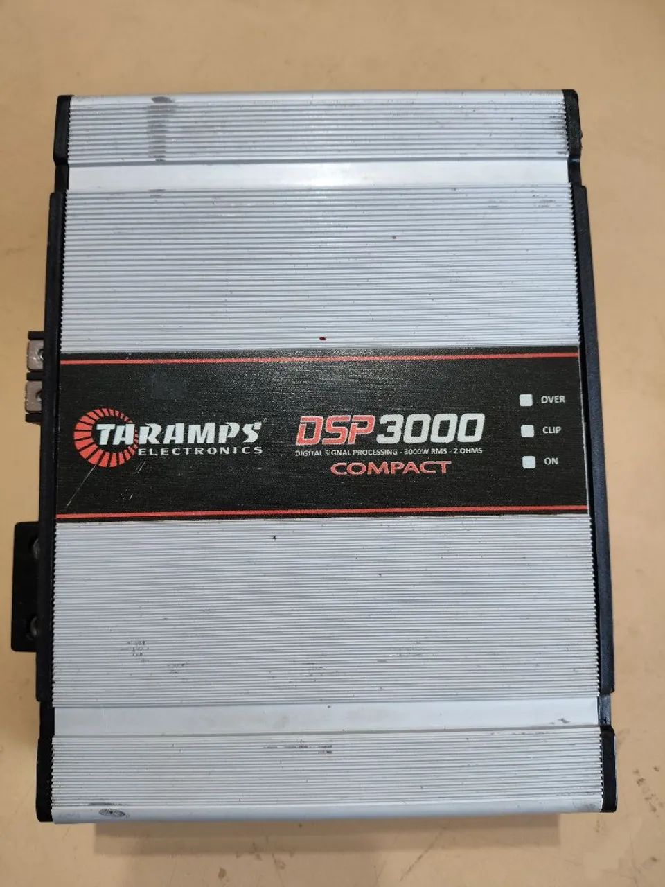 Módulo Taramps DSP 3000 COMPACT funcionando perfeitamente.
