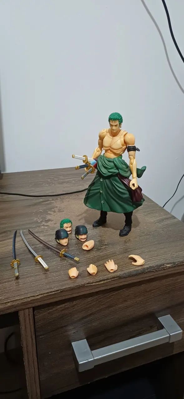 Action figure Zoro bootleg danificada - Foto 5