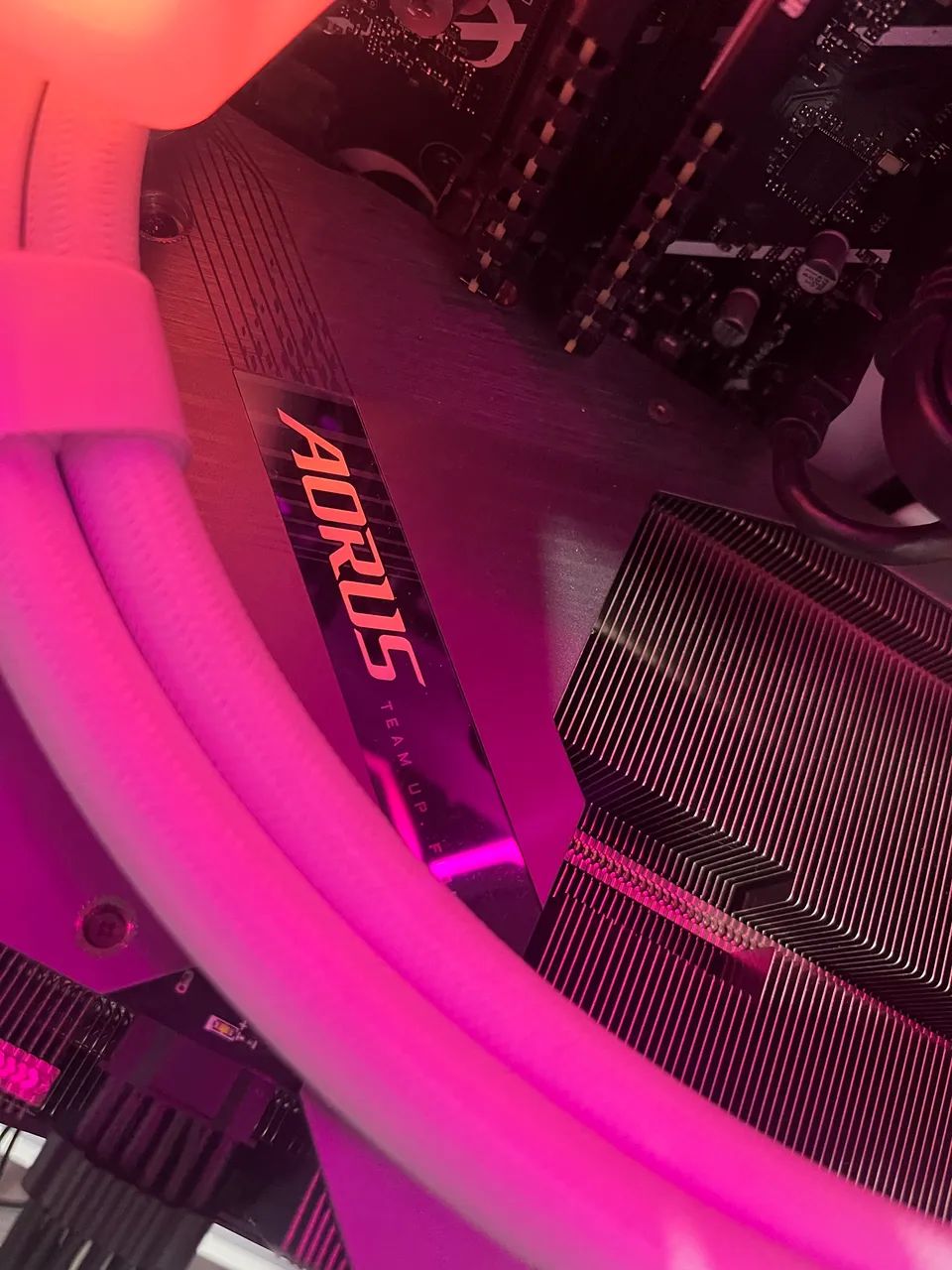 NVIDIA RTX 4080 SUPER AORUS - Foto 2