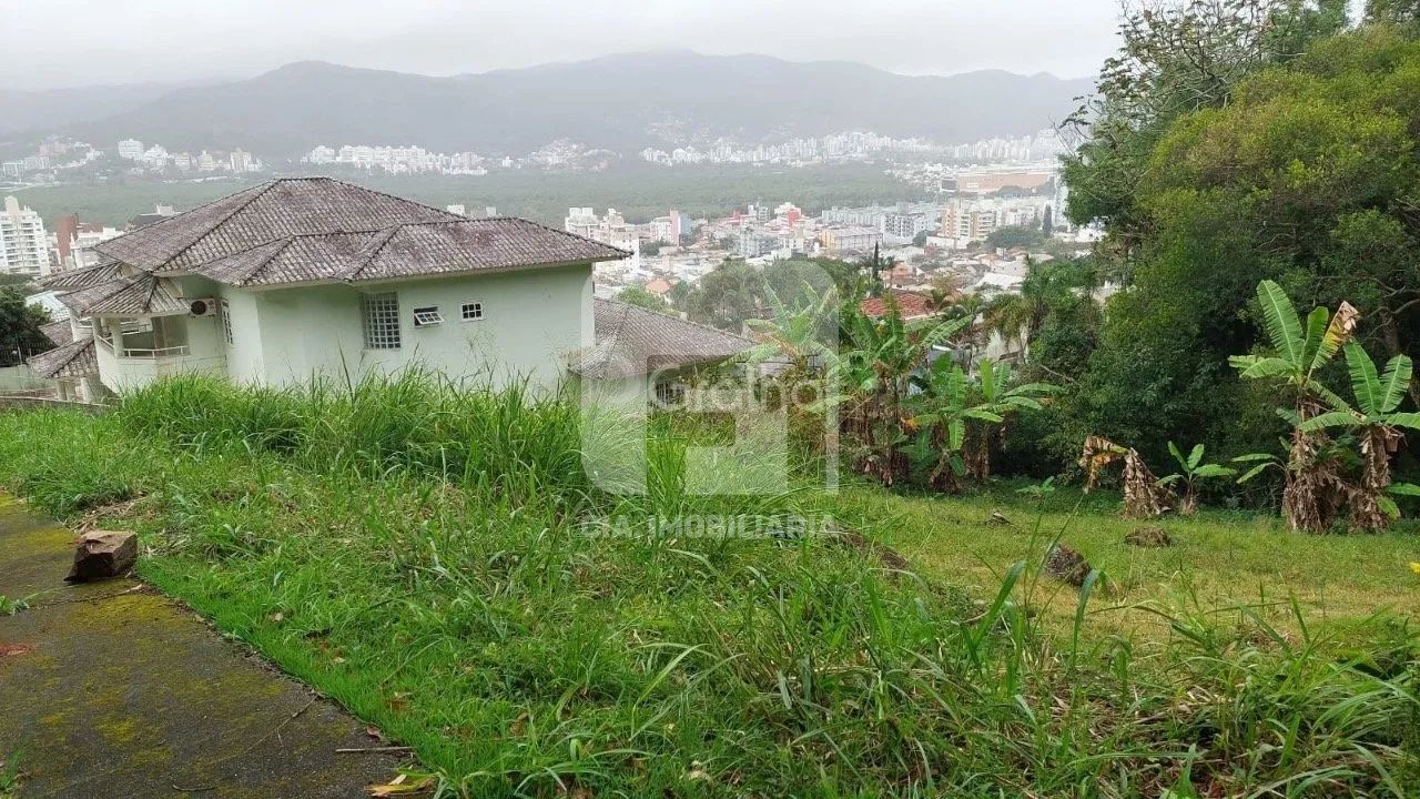 Terreno em condomínio à venda na Trindade