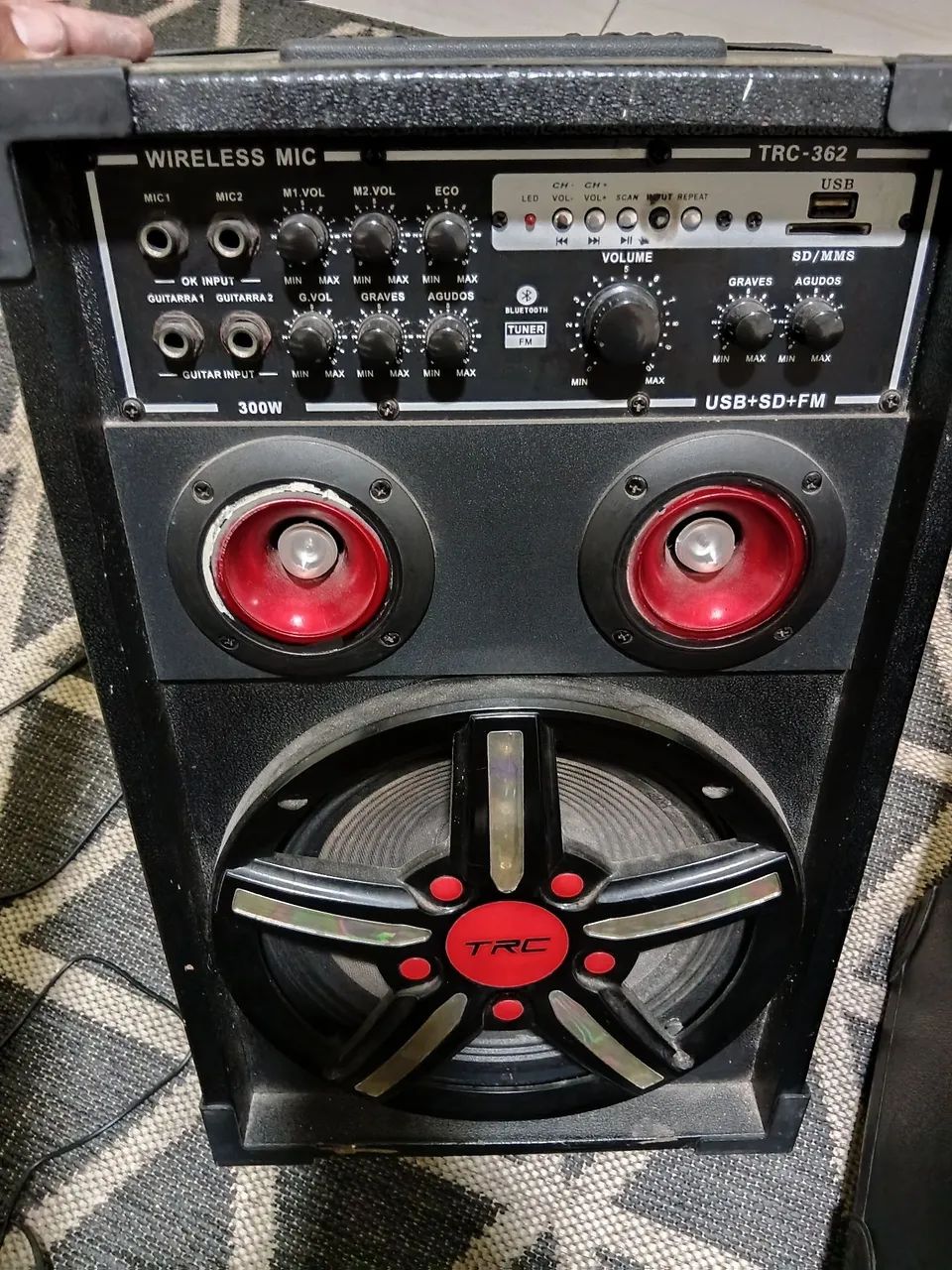 Caixas de som trc 362 300w cada