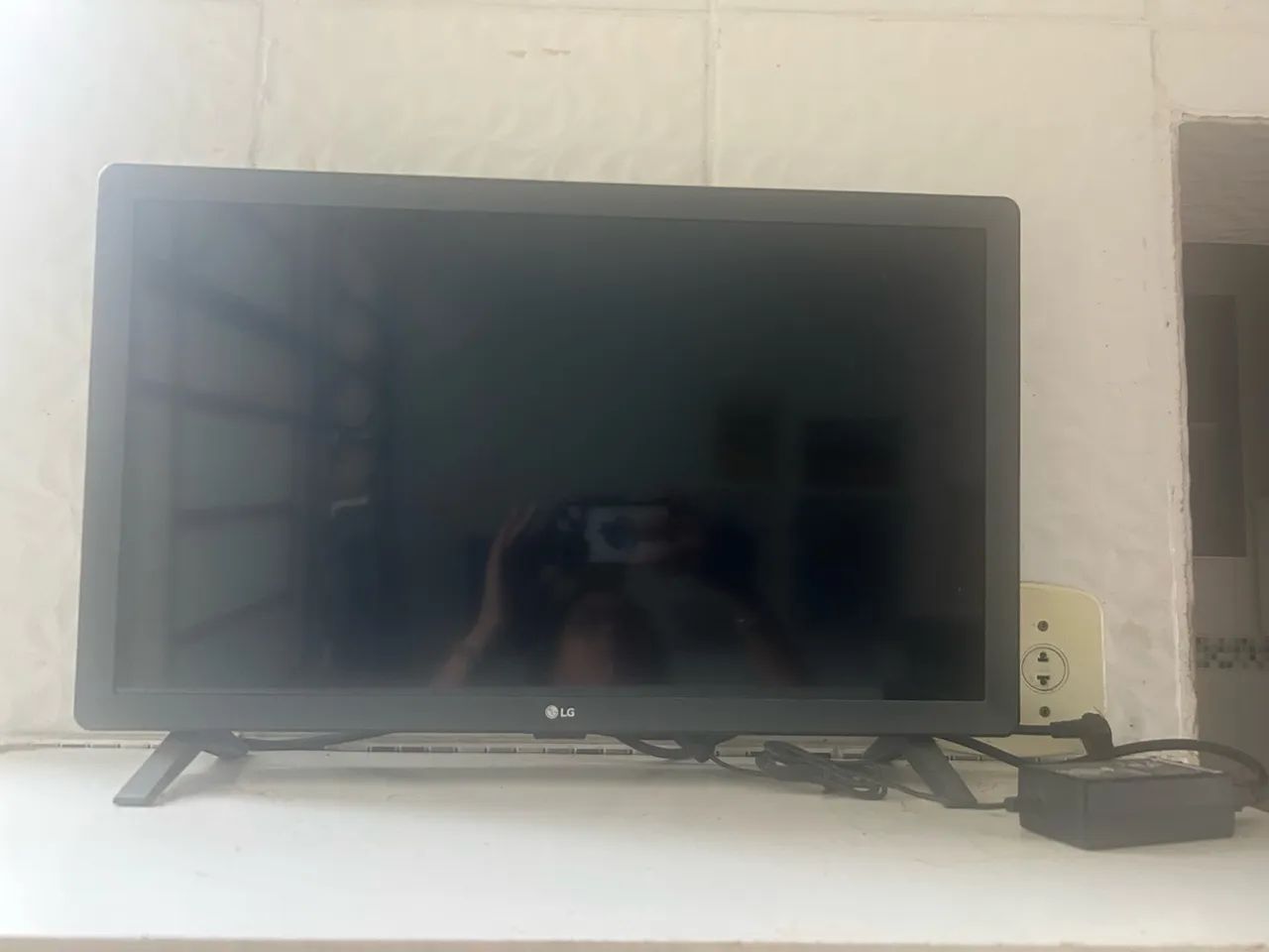 TV LG smart 24 pegadas 