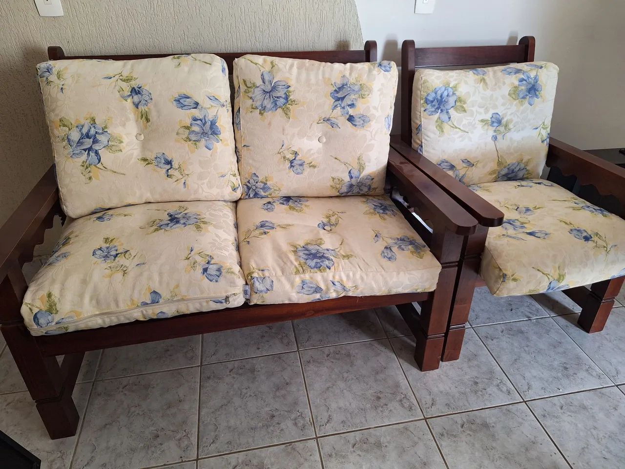 Sofa madeira maciça 1 e 2 lugares