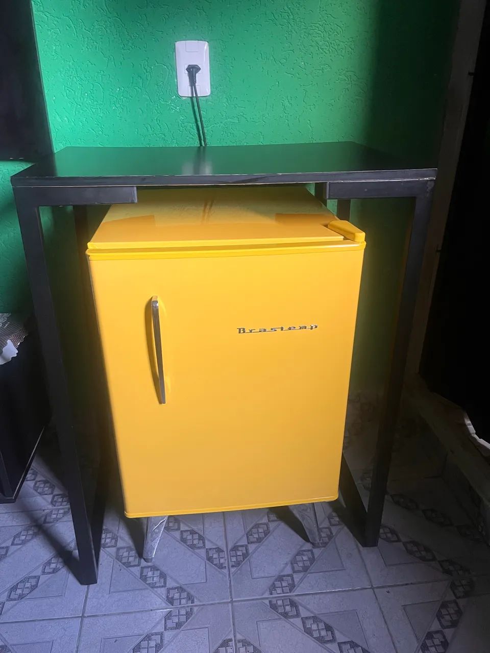 Frigobar Brastemp retrô amarelo - Foto 3