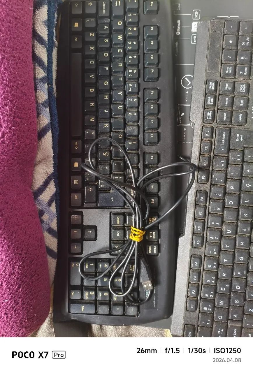 Vendo 4 teclados para Pc sendo 3 com fio e um bluetooth