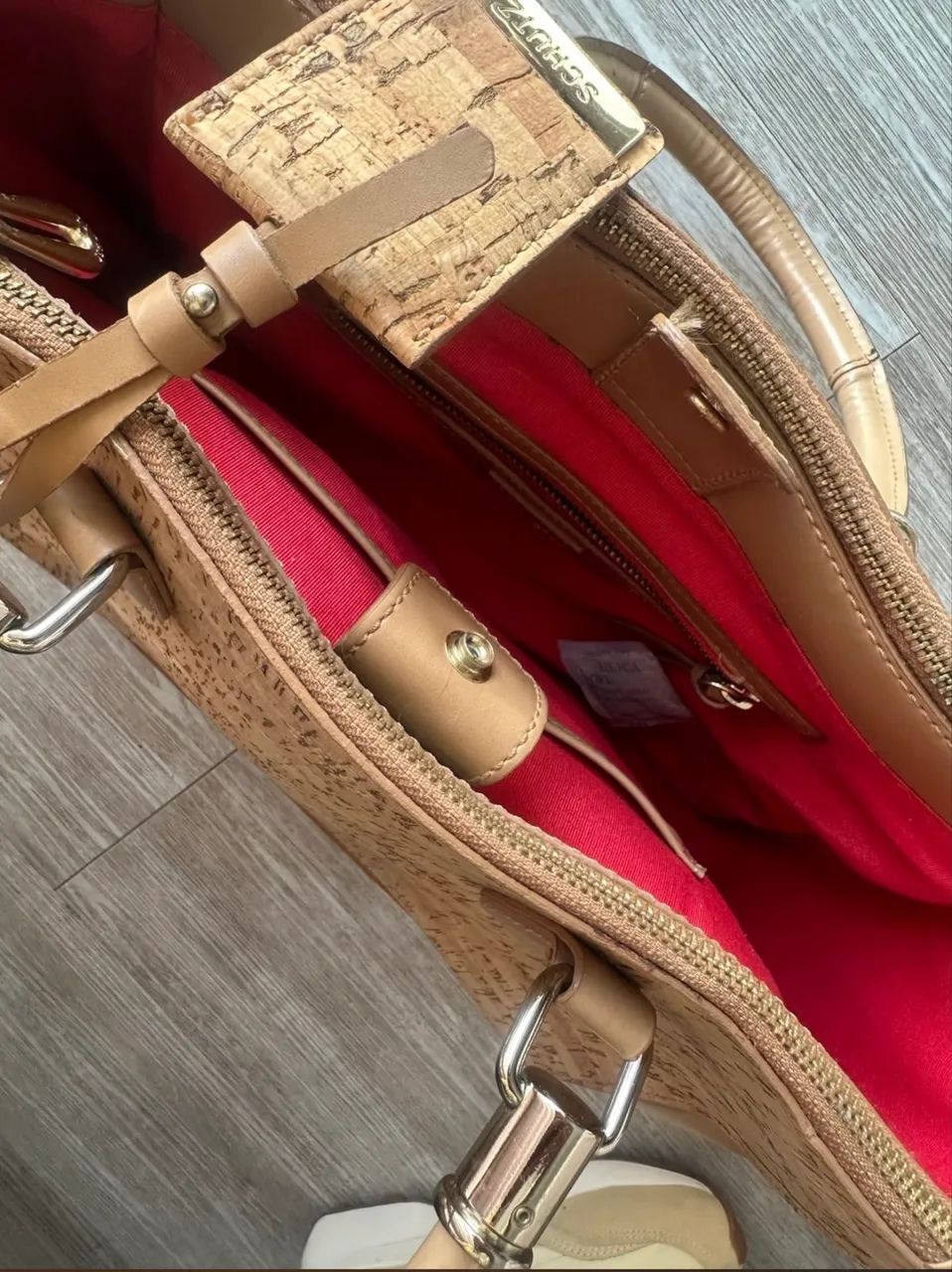Bolsa Schutz Lorena tote cortiça  - Foto 5